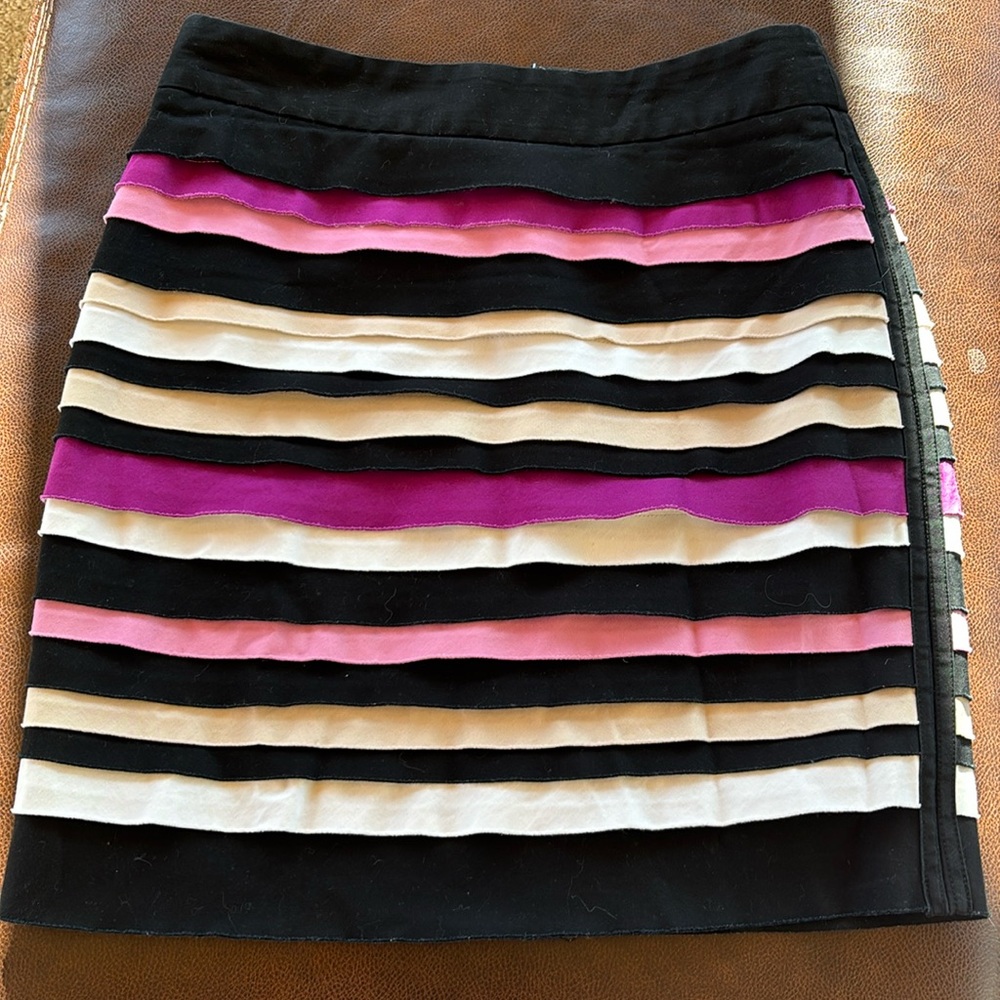WHBM Adorable pink and black skirt!